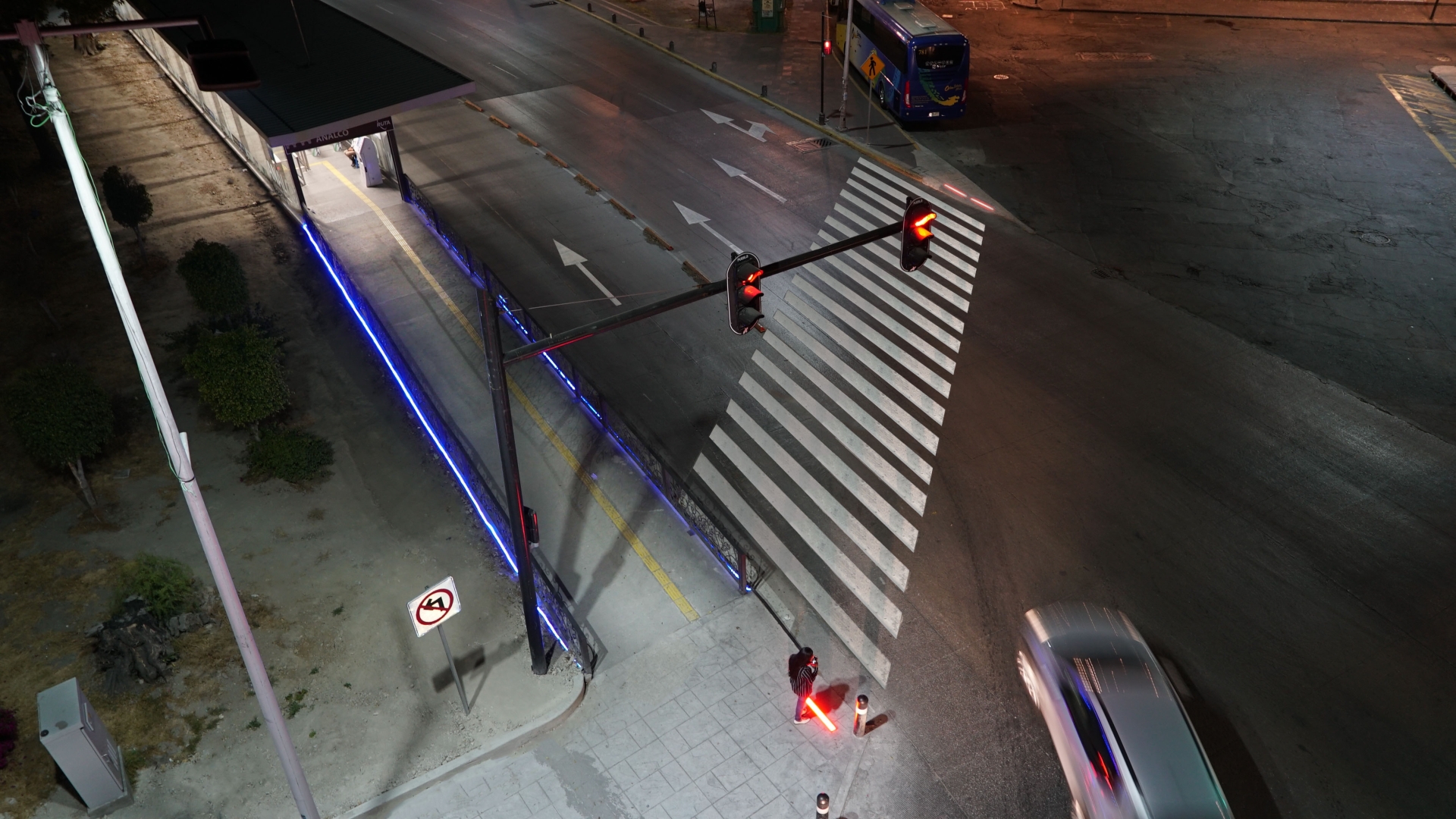 Reconfiguración del espacio público del paradero con funcionalidad diurna y nocturna, y dispositivos de seguridad, Línea 3 RUTA Puebla