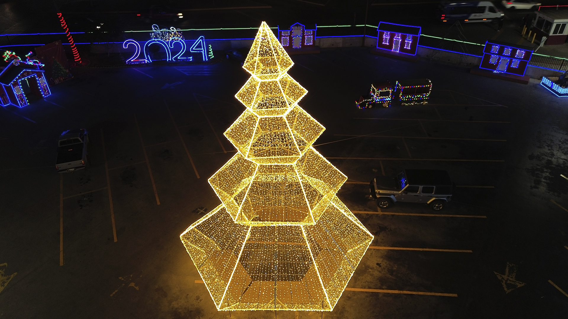 Árbol monumental de temporada navideños en Rosarito Baja California