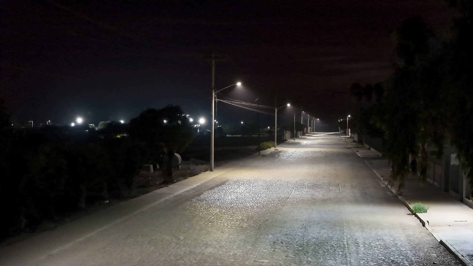 Foto de renovación masiva de alumbrado Público en San Quintín Baja California