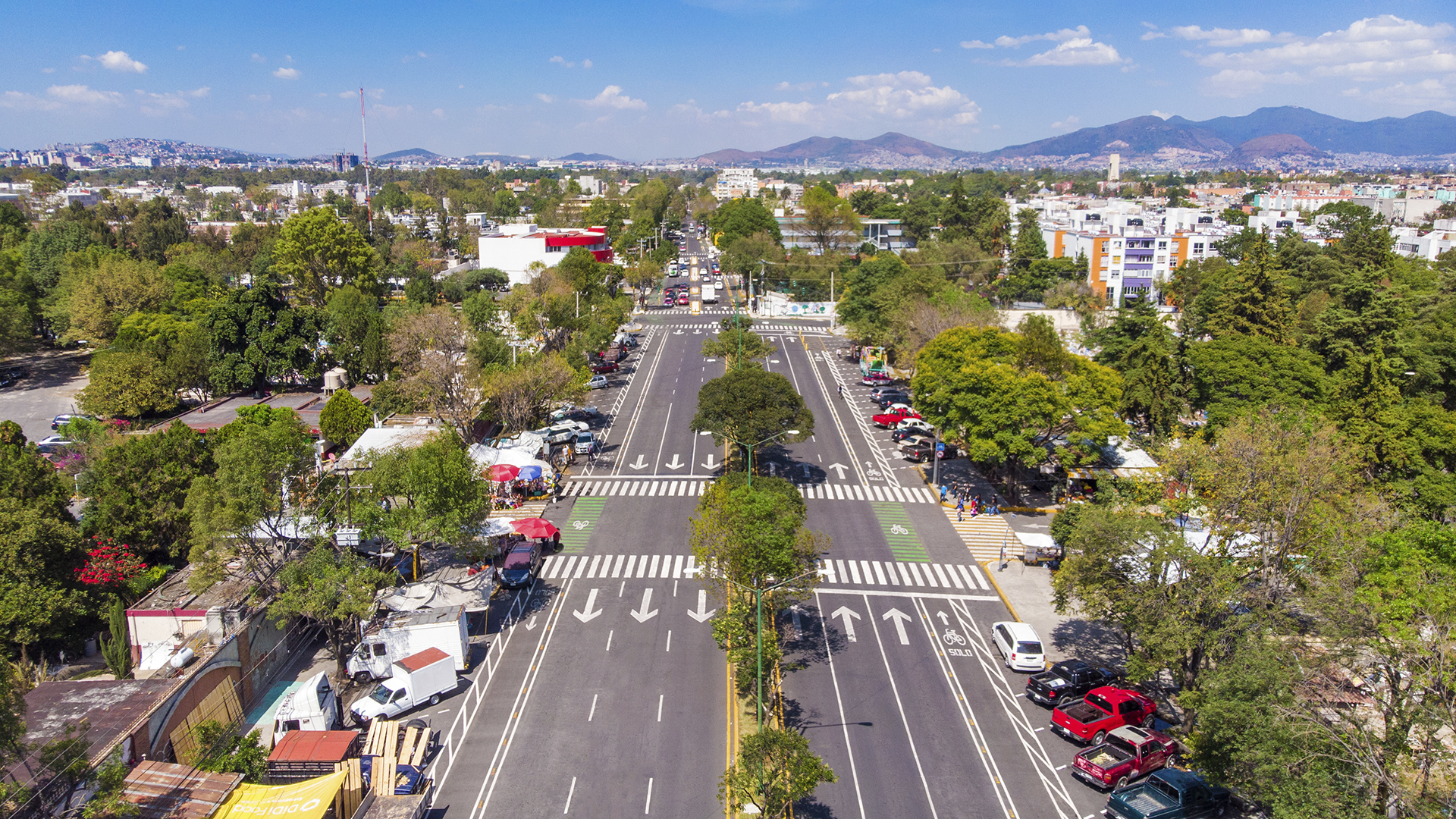 Foto panorámica de crucero seguro con ciclovía integral para una movilidad sostenible e incluyente