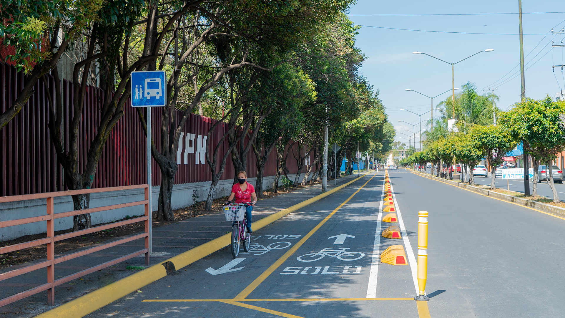 Toma de Ciclista usando la Ciclovía integral para una movilidad sostenible e incluyente