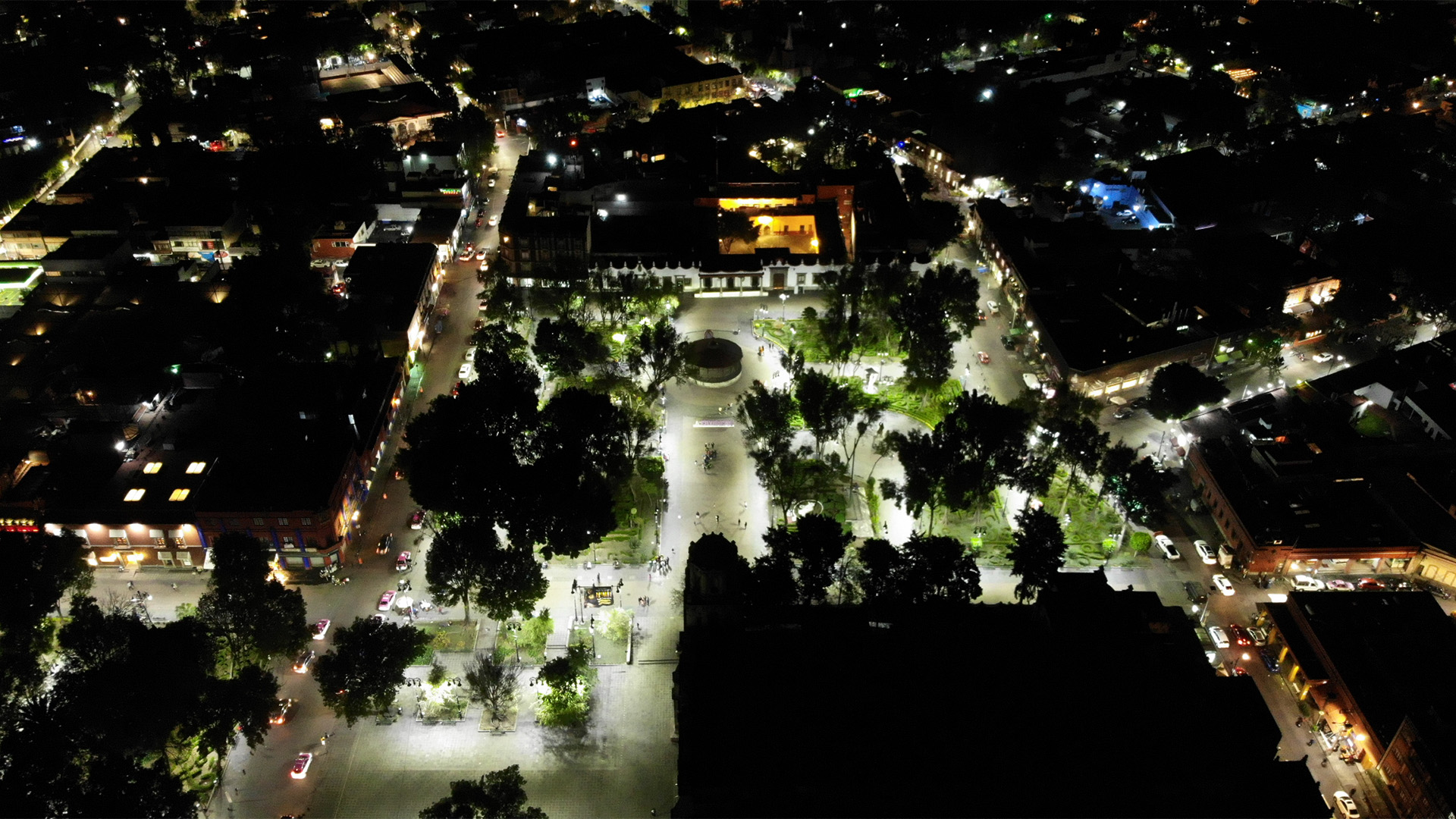 Iluminación ambiental y Alumbrado Público en parque de Coyoacán