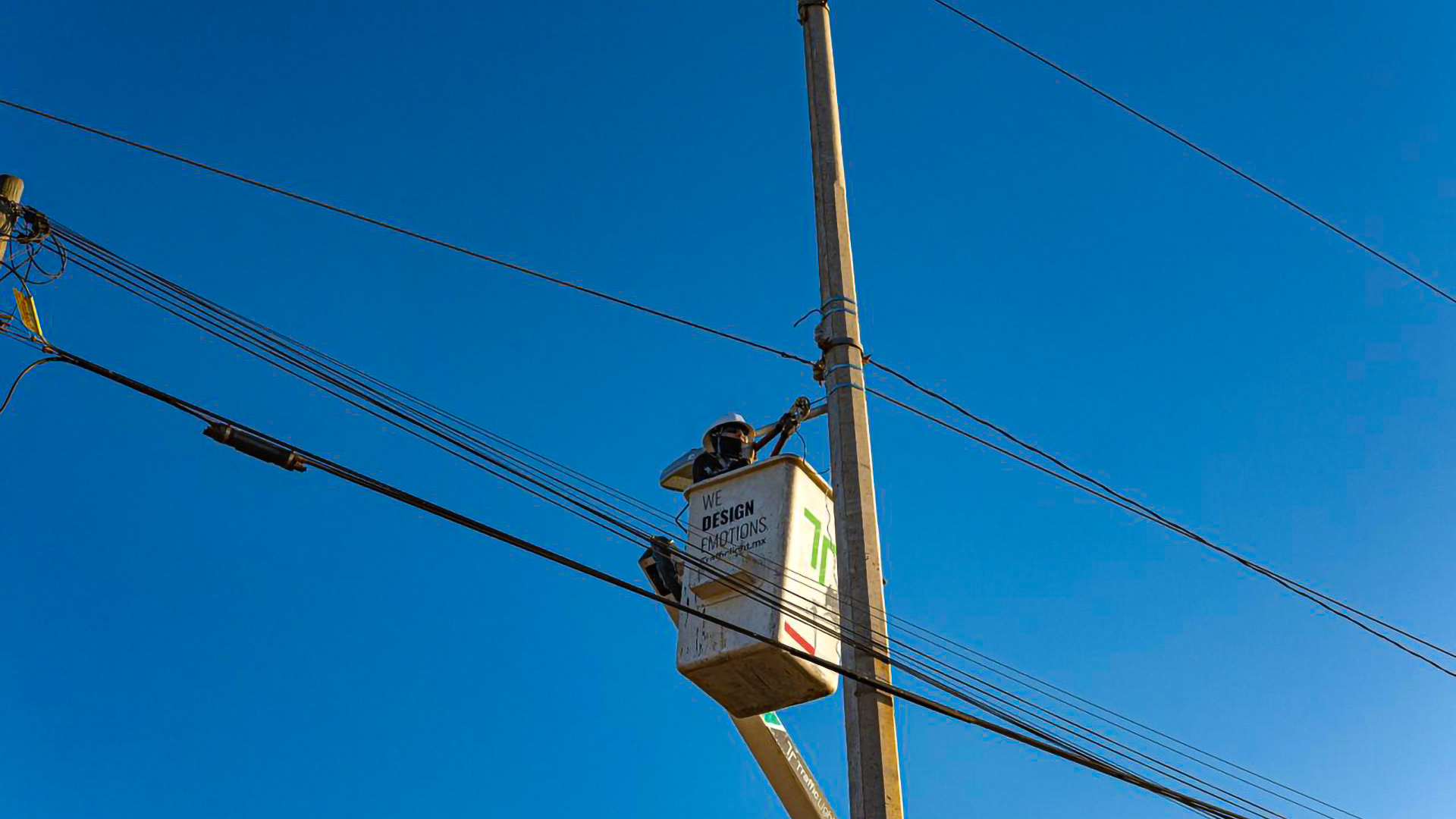 Equipo operativo especializado en Instalación de Alumbrado público
