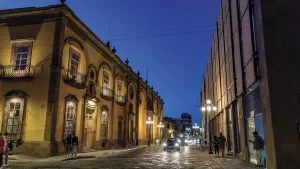 Seguridad y eficiencia de Alumbrado Público en Calles del centro Histórico de San Luis Potosí