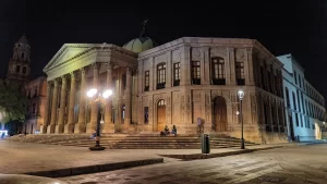 Seguridad y eficiencia de Alumbrado Público en Calles del centro Histórico de San Luis Potosí