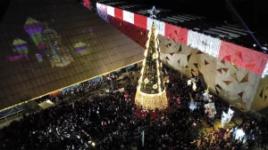 Árbol monumental de Navidad monumental en el exitoso Sendero Iluminado Puebla.