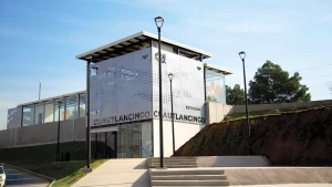 Vista del paradero Cuautlancingo de la Línea 4 BRT Puebla, parte de la nueva infraestructura de transporte en Puebla con accesibilidad universal