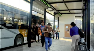 Sistema de semáforo responsivo para abordar o bajar del autobús de manera segura en Línea 4 BRT Puebla