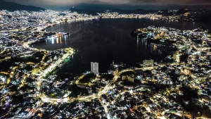 Vista panorámica de Acapulco, atención prioritaria ante crisis de Alumbrado público durante la crisis del huracán Otis